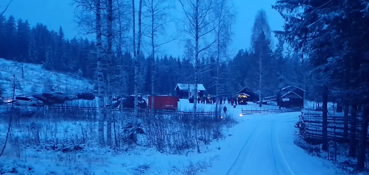 Julegrantenning på Dalen Husmannsplass i Sigdal