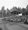 Idrottstävlingar på Värendsvallen, 1944.
Publikbild med hedersläktaren i bakgrunden.