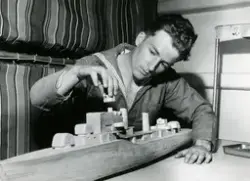 Hobbyverksamhet (skeppsbygge) ombord på jagaren Halland, 30/