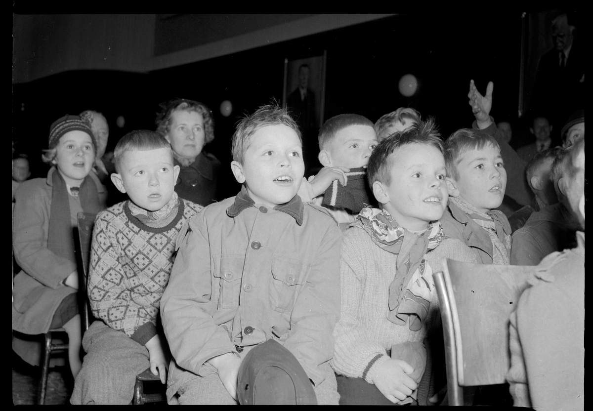 Hjallis kåserer og viser film i Folkets Hus
