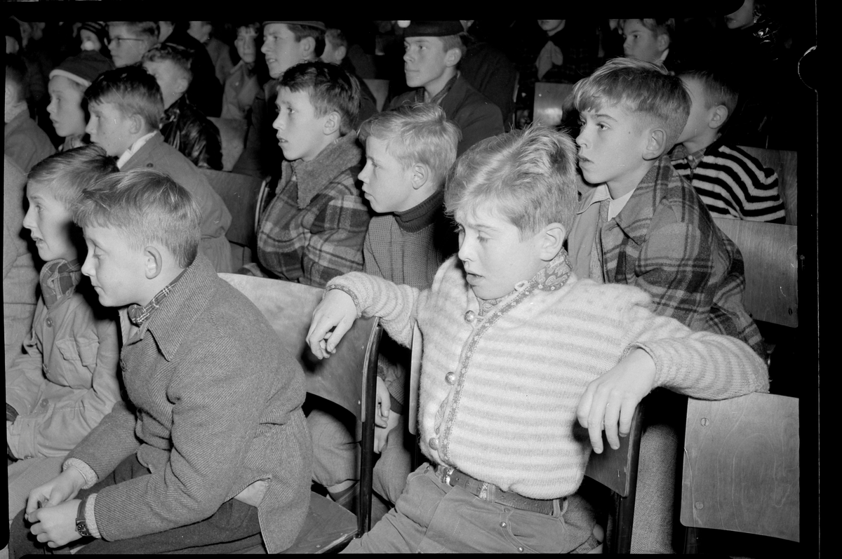 Hjallis kåserer og viser film i Folkets Hus
