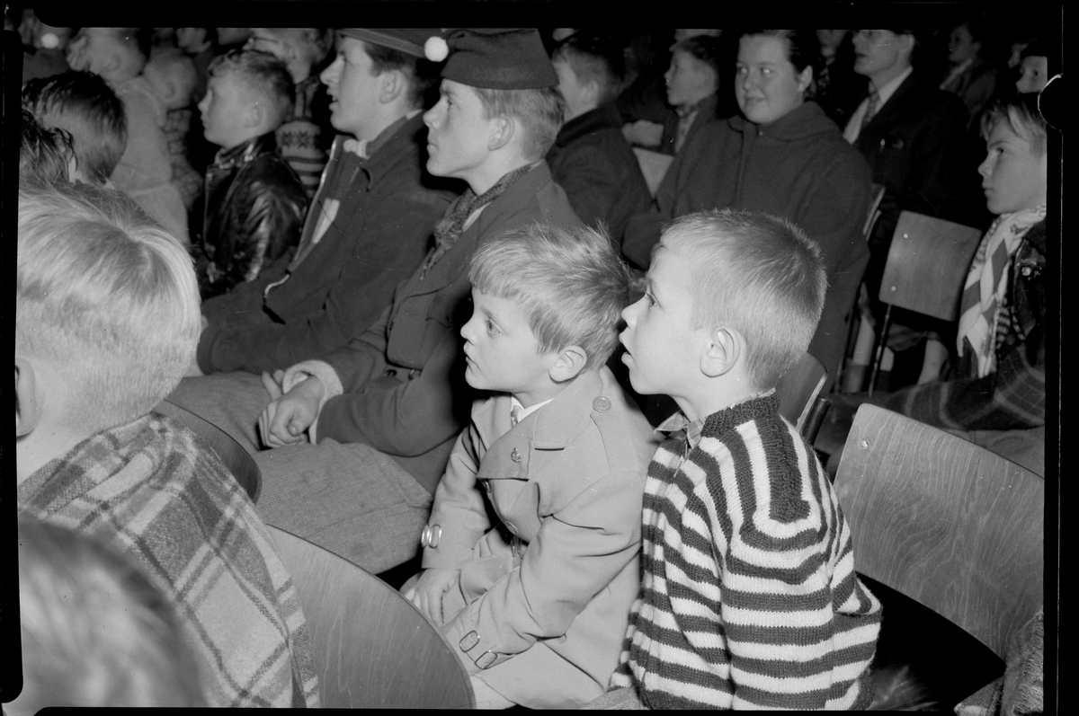 Hjallis kåserer og viser film i Folkets Hus