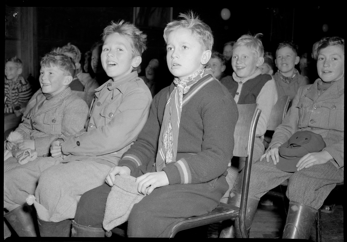 Hjallis kåserer og viser film i Folkets Hus