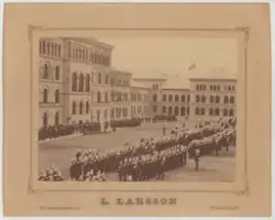 Andra livgardet (Göta livgarde I 2) vid de nya kasernerna på