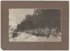 Landstormen i Göteborg, 1914. Trupp marscherar på landsväg.