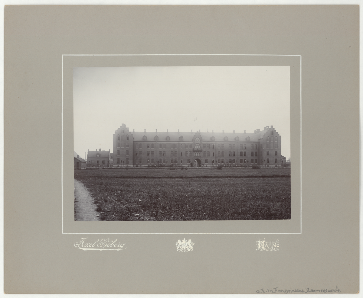 K 7 Kronprinsens husarregemente. Kaserngård.