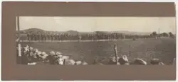 Landstormen i Göteborg, 1914. Trupp marscherar på landsväg.