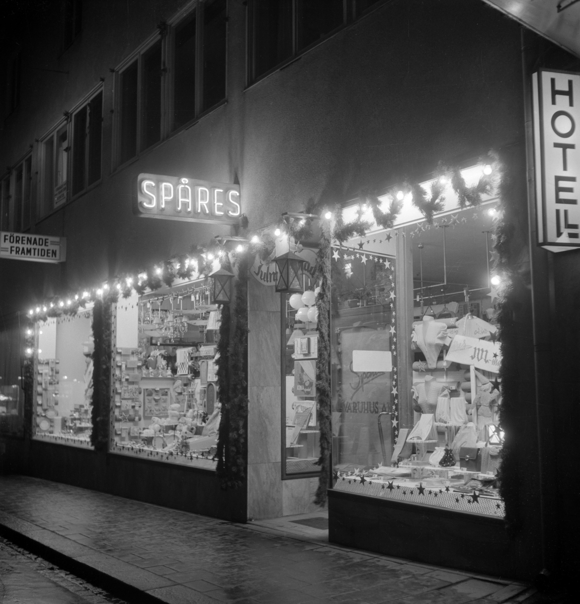 Julen 1948 och vid Spåres varuhus i Linköping sparade man inte på julklappstipsen.