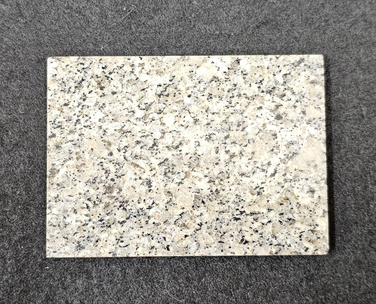 Bergart/Fossil/Mineral: granit
Varietet: 
Klassificering: intrusiv
Paragenes: 

Land: 
Fyndplats: okänd

Stuffen ingår i samlingen från Läroverket i Vänersborg.

Mått och vikt: 3x 50x 70 mm