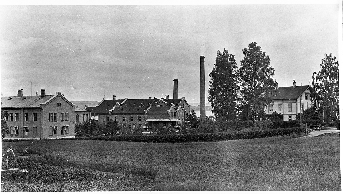 Kapp Melkefabrikk i Østre Toten.
Se også boka Toten gjennom 100 år side 21.