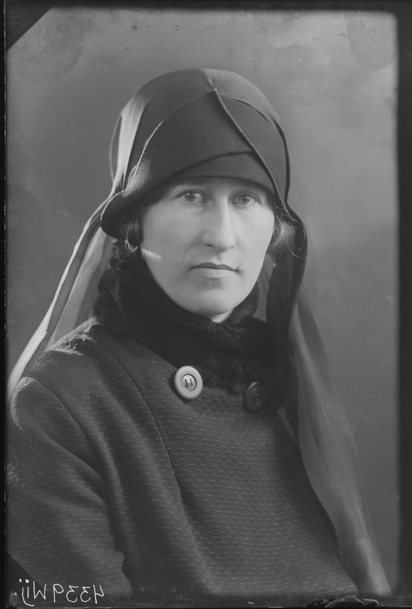 Fotografering beställd av Maja Andersson. Föreställer Maria Sofia Andersson (1894-1987).