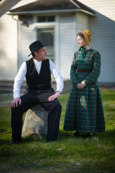 Portrett av skuespillere som ektepar i kostymer anno 1880