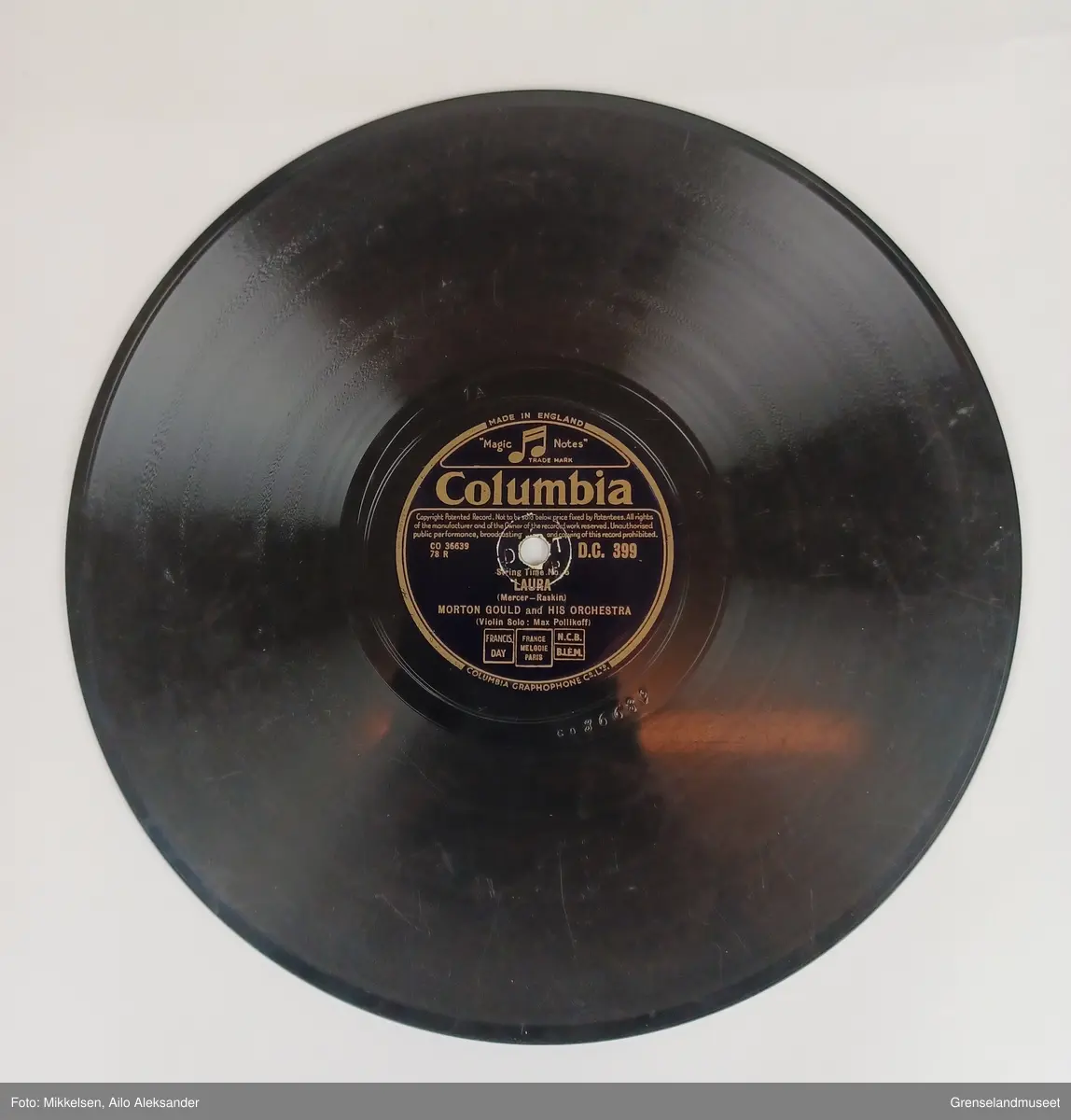 Plate: Columbia overskrift og illustrasjon. 
           Magic Notes logoen som er en note.
