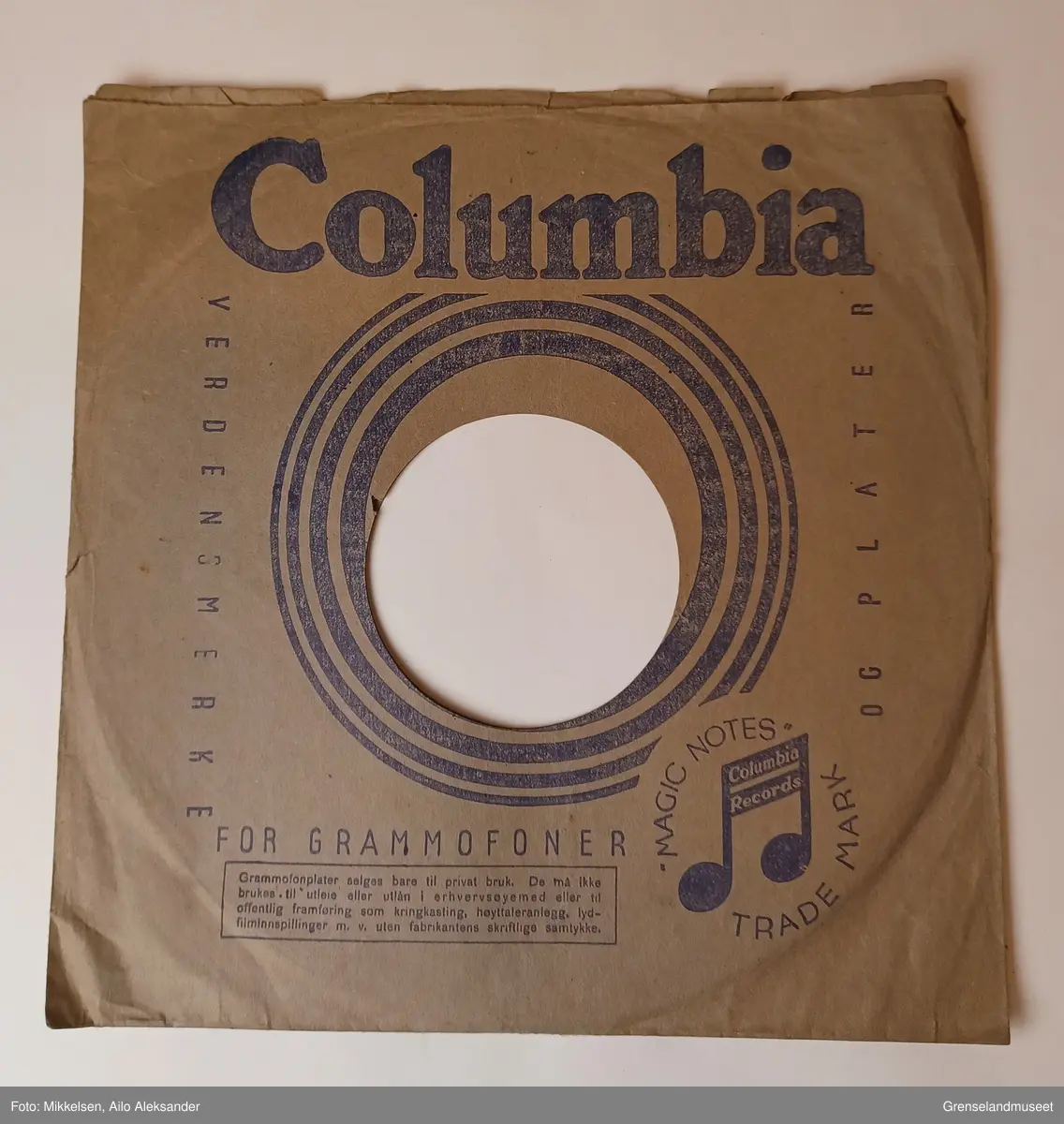 Plate: Columbia overskrift og illustrasjon. 
           Magic Notes logoen som er en note.
