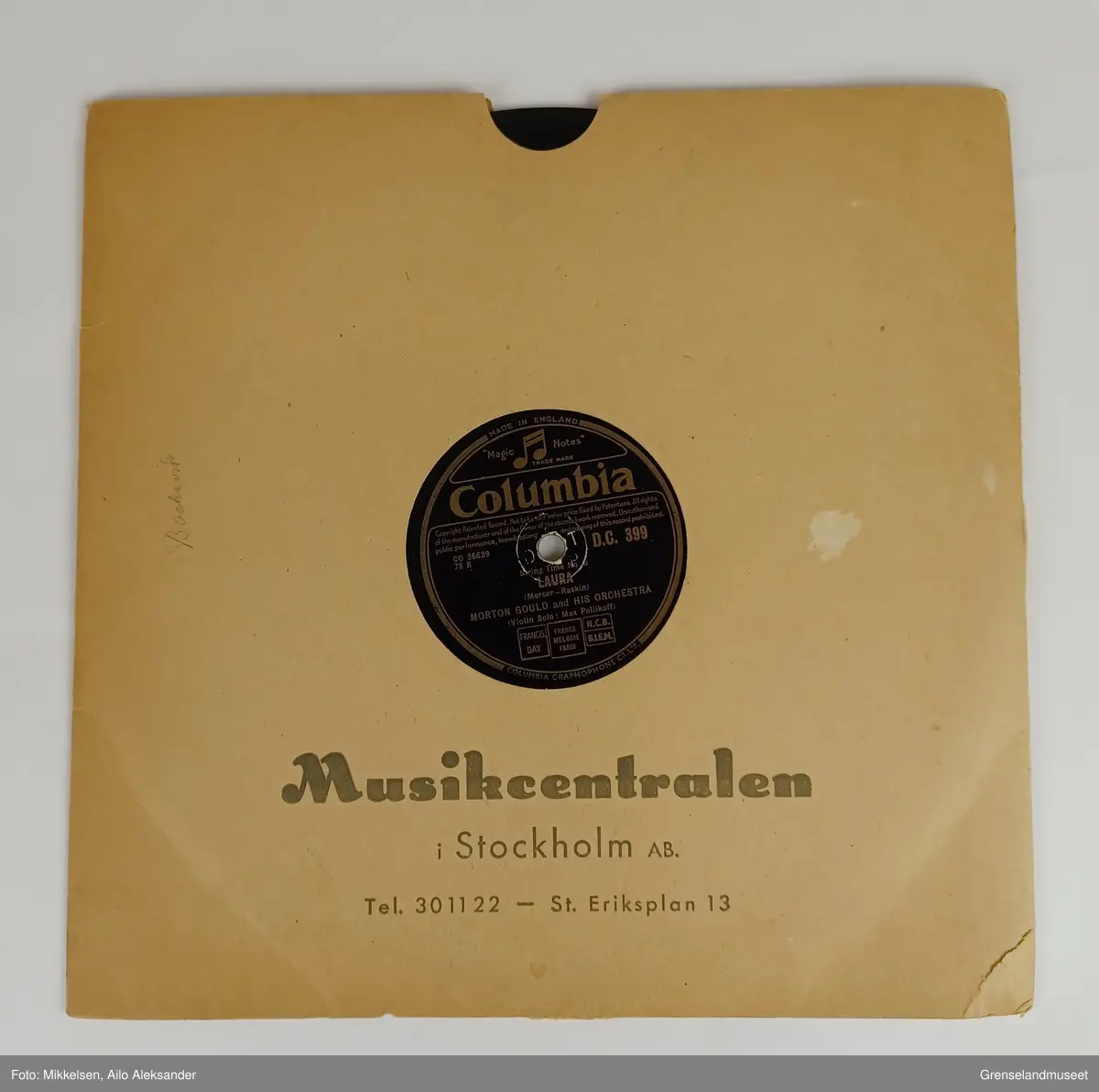 Plate: Columbia overskrift og illustrasjon. 
           Magic Notes logoen som er en note.
