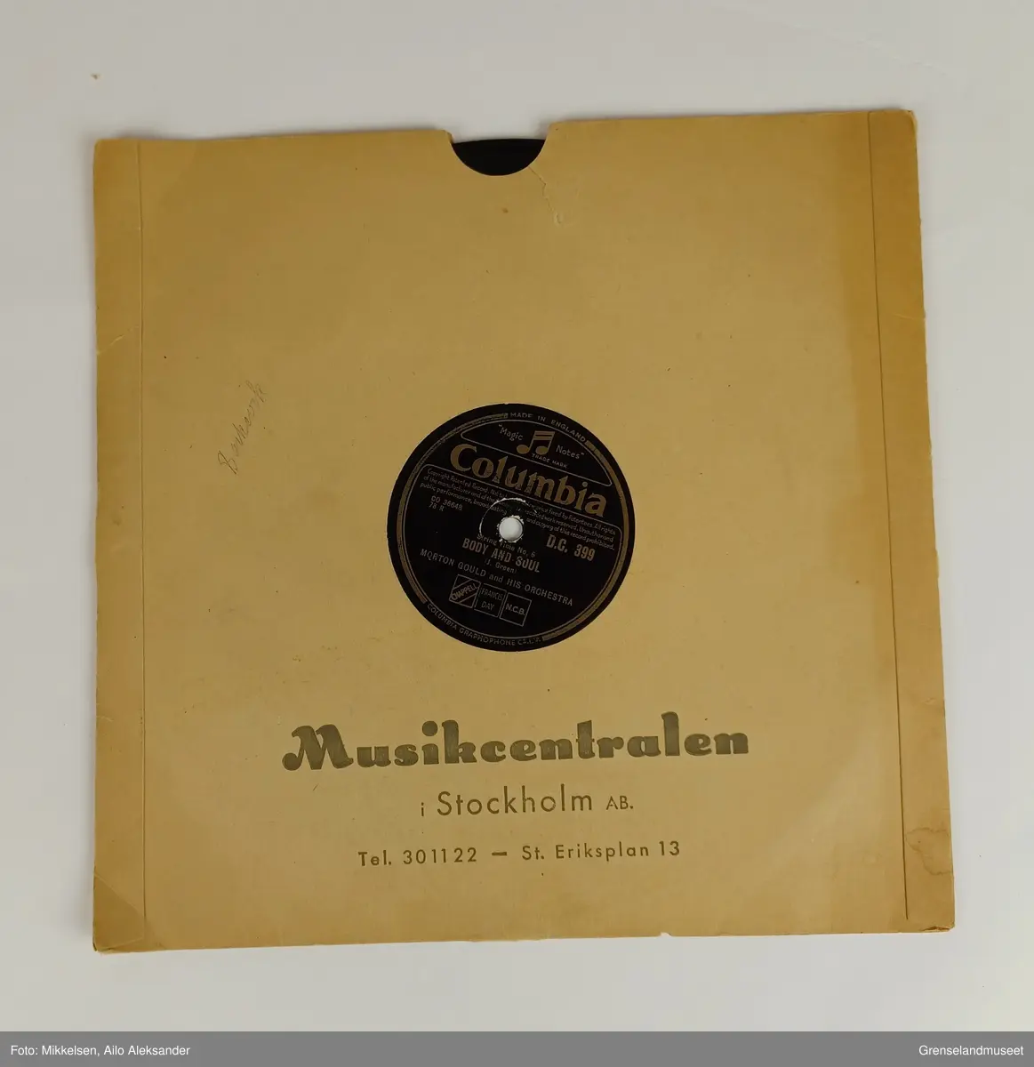 Plate: Columbia overskrift og illustrasjon. 
           Magic Notes logoen som er en note.
