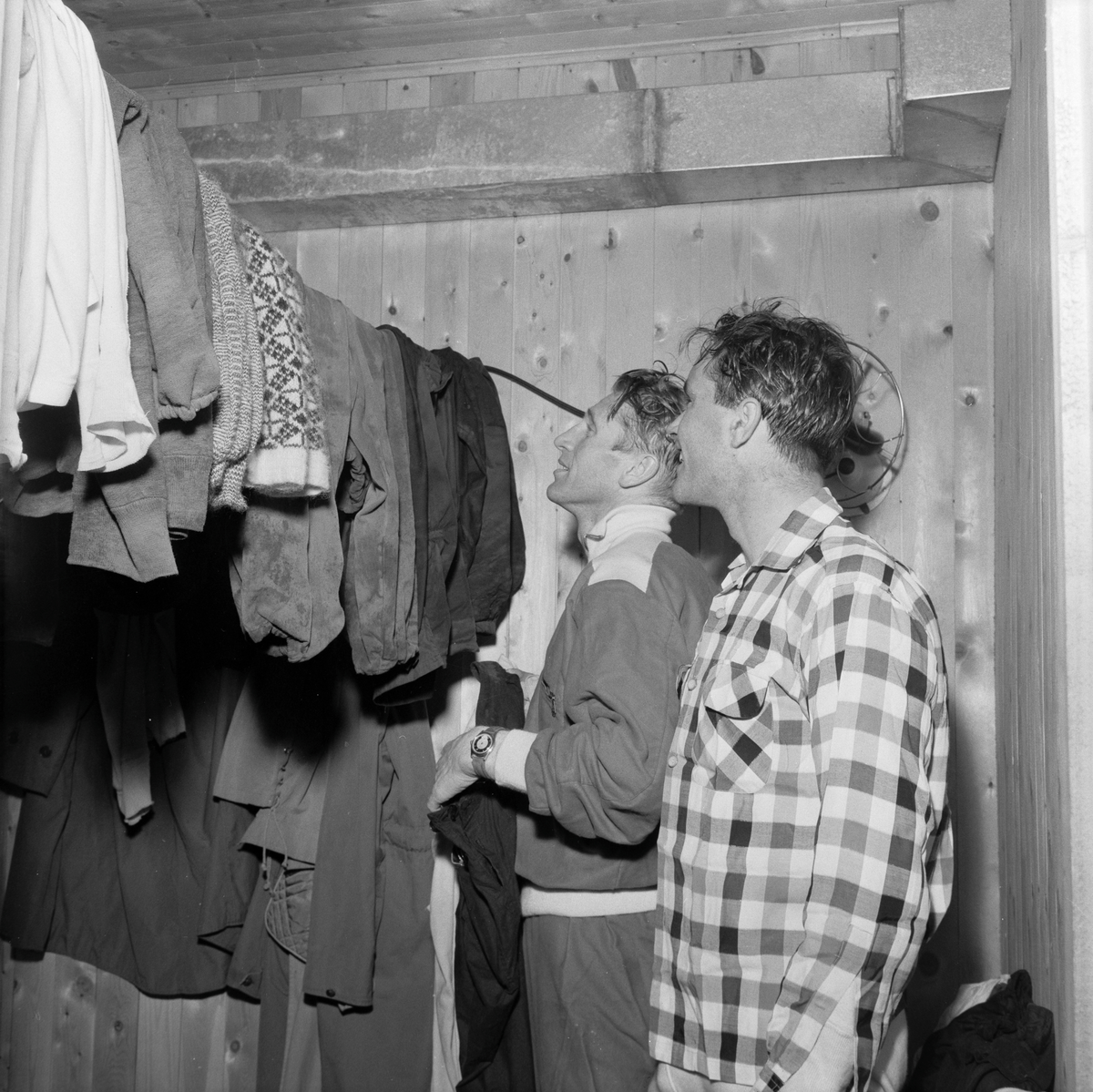 Norges VM-lag slapper på Skistua etter trening i Bymarka