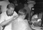 Hantverkstävling på Rotundan den 2 april 1950. Herrfrisörer.