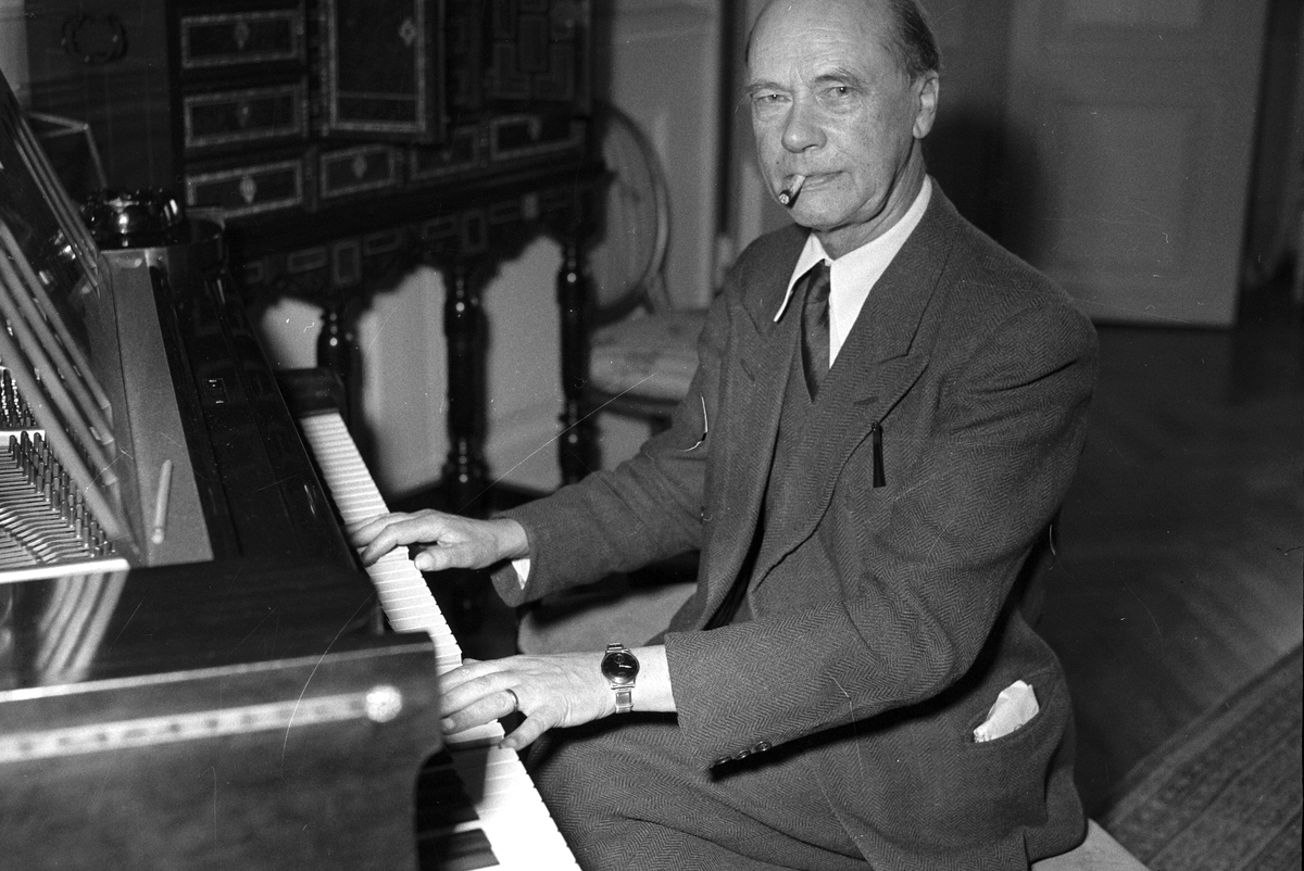 Landshövding Rickard Sandler hemma på slottet, vid hans avsked den 29 mars 1950.