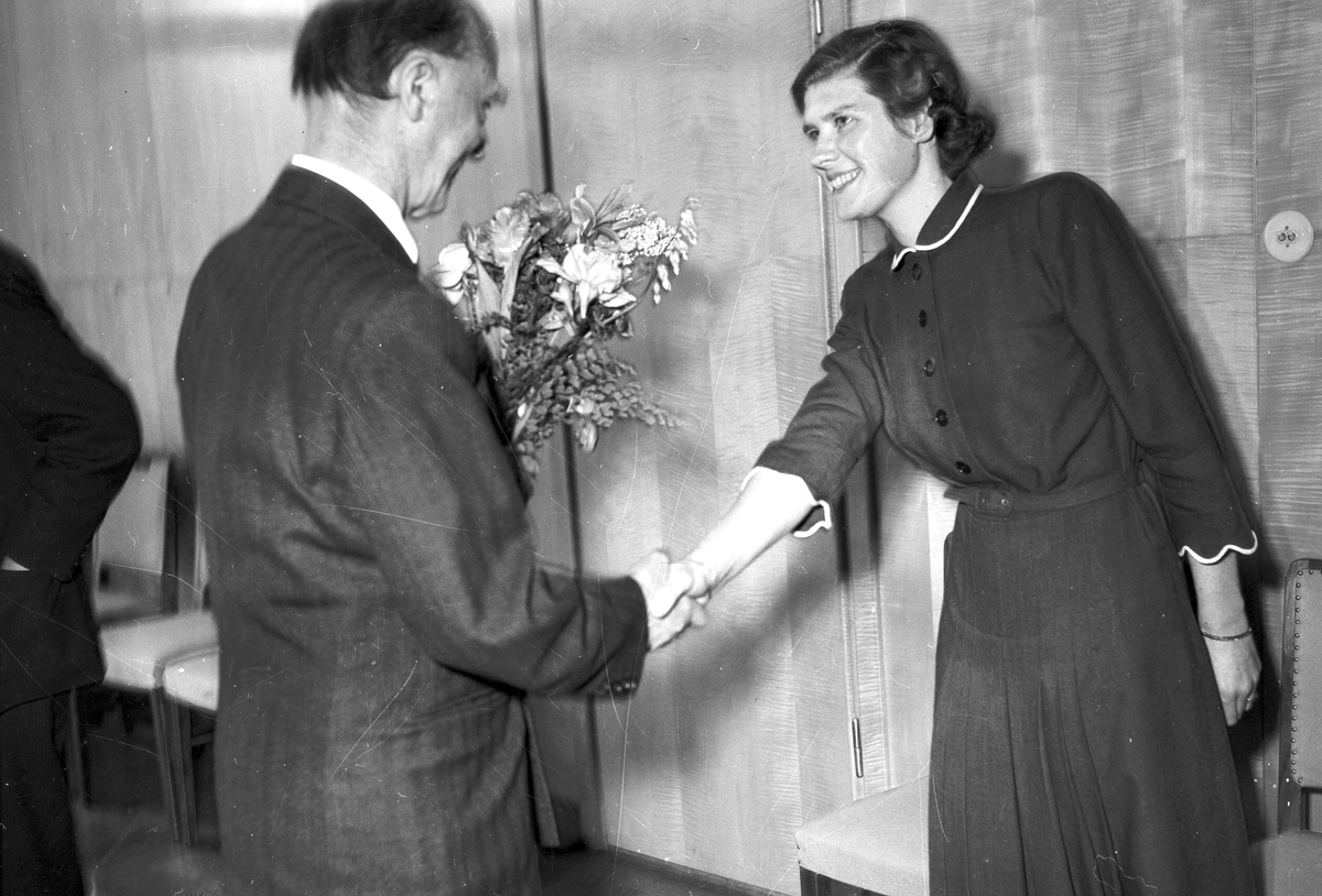 Landshövding Rickard Sandler avtackas på Länsstyrelsen den 29 mars 1950
