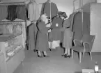 John A. Sundkvist öppnar ny butik för flickkläder. Den 6 april 1950