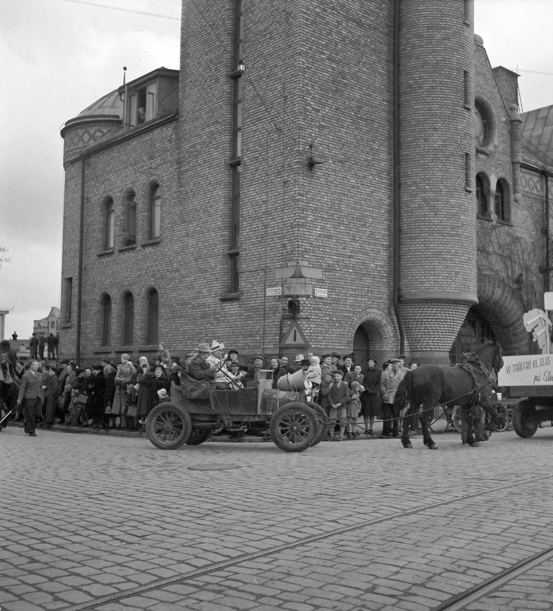 "Turman" Journalisternas rundtur genom staden den 13 april 1950, samt i Furuvik 11 juni 1950. "Rundturen" kallades ett arrangemang som vartannat år med start i början av 1950-talet marknadsfördes av föreningen Gävleborgsjournalisterna. Jippot ordnades runt om i länet och i centrum stod en figur som kallades "Turman" oftast spelad av Macce Kjellin