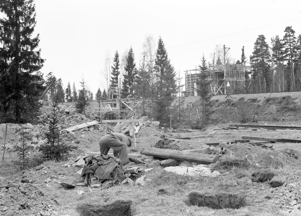 En vattentub för sötvattenförsörjning byggdes omkring 1950 av Korsnäs AB. Tuben leder än idag vatten från det gamla fiskeläget Kullen i Bodaån i Skutskär via sjön Trösken till Korsnäsfabriken, där det renas. Vattentuben har en invändig diameter på 1,4 meter och en kapacitet av cirka 200.000 liter i minuten.