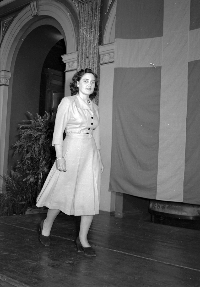 Yrkesskolornas avslutning på Stadshuset. Den 20 maj 1950