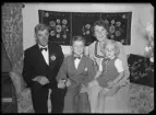 Grupporträtt, familj, Valfrid Sjöberg, Norrby, Berg, Hallstahammar.
Ur Gustaf Åhmans samling.