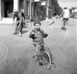 Pojke på cykel. Den 30 maj 1950