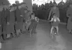 Cykeltävling för barn på Rotundan den 30 maj 1950