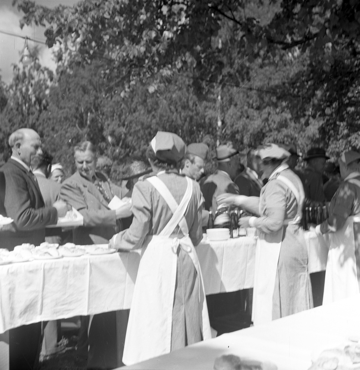 Reglementets dag 24 juni 1950. Servering.