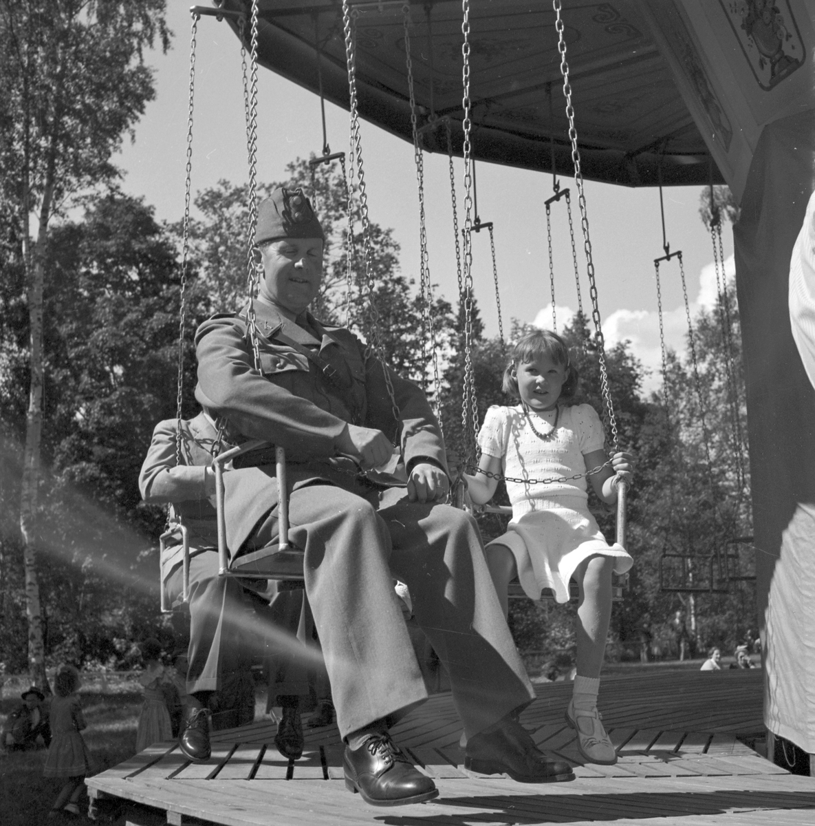 Regementets dag 24 juni 1950. Karusellåkning.