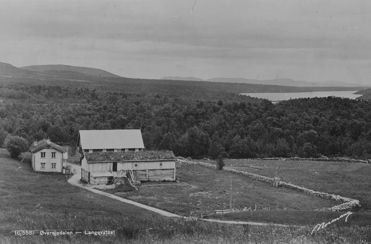 Gårdsbebyggelse i Øversjødalen. Postkort