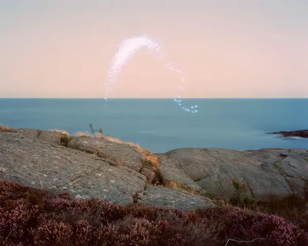 Svaberg, horisont og sommerhimmel