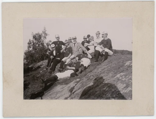Porträtt på en grupp män vid Vista Kulle i Huskvarna den 24 Juni år 1896.