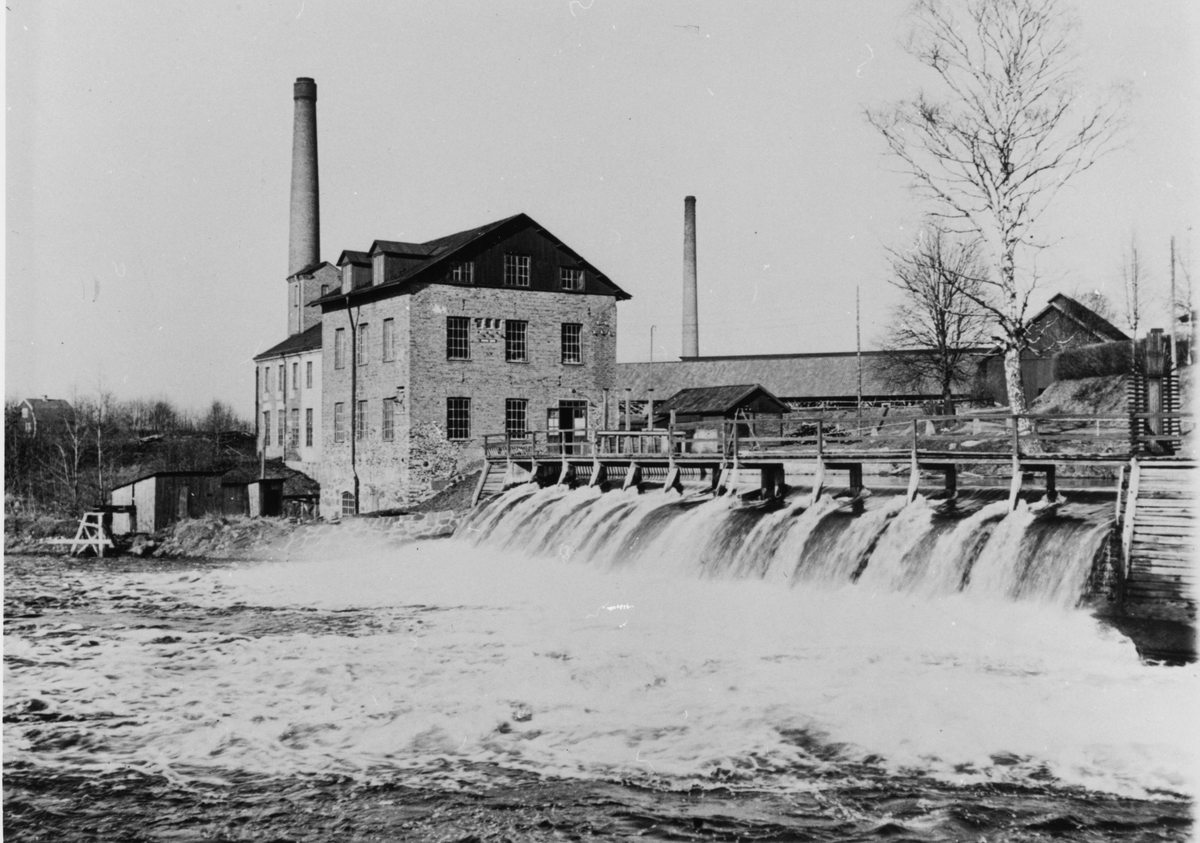 Tolvfors kraftverk, byggt 1924-1925.