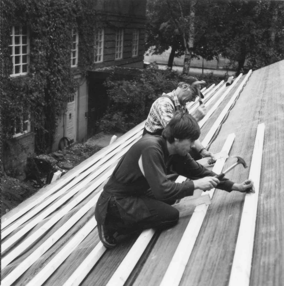 Fotodokumentation av i samband med uppförande av Paviljongen vid länsmuseet i oktober 1985.