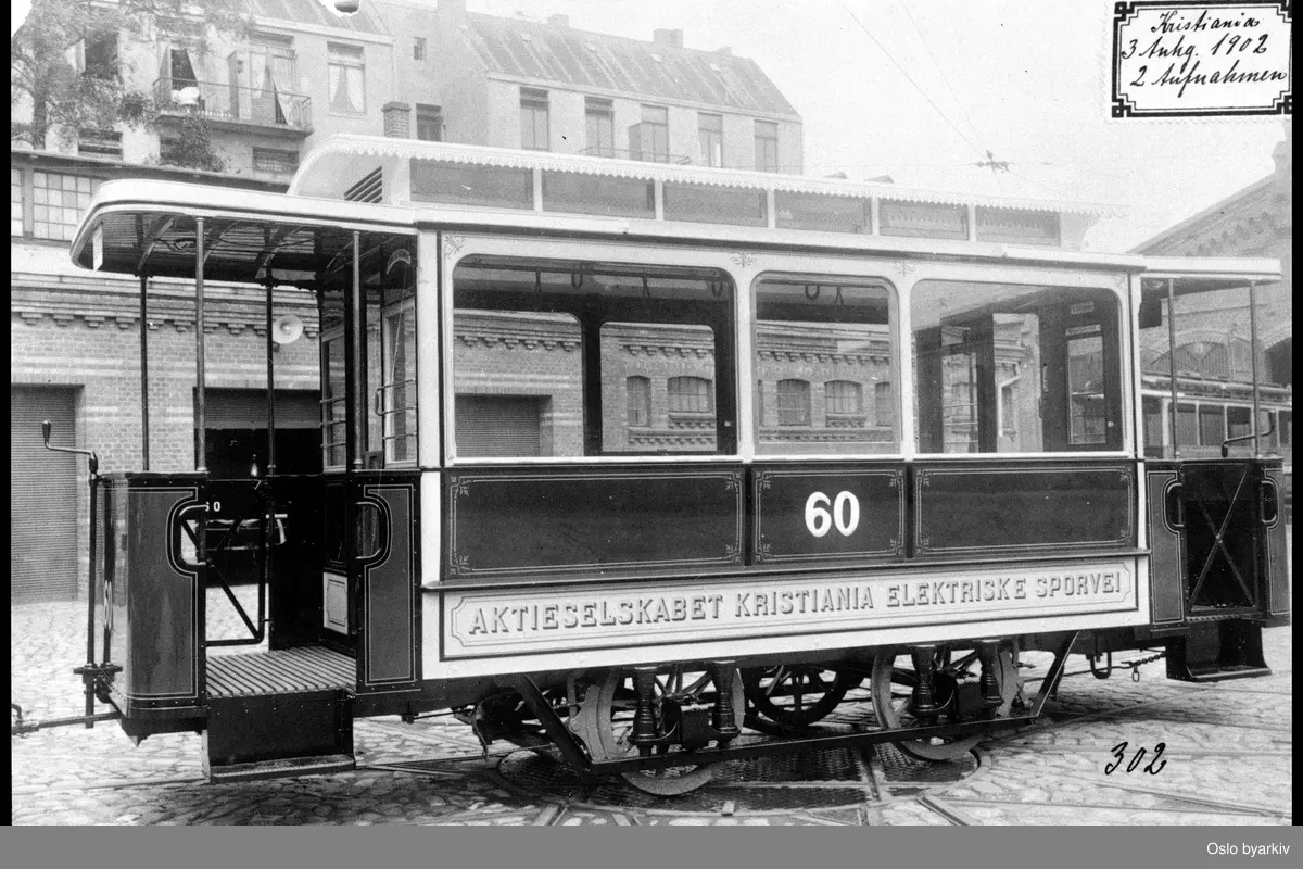 Elektrisk sporvogn fra 1902, med åpne plattformer.
