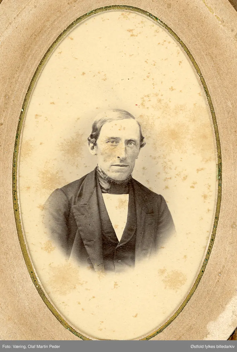 Portrett av kirkesanger og skolebestyrer Carsten Andresen (1823-1891 i Sarpsborg. Visittkort.