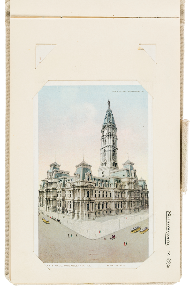 Denna kolorerade vykort visar City Hall i Philadelphia.