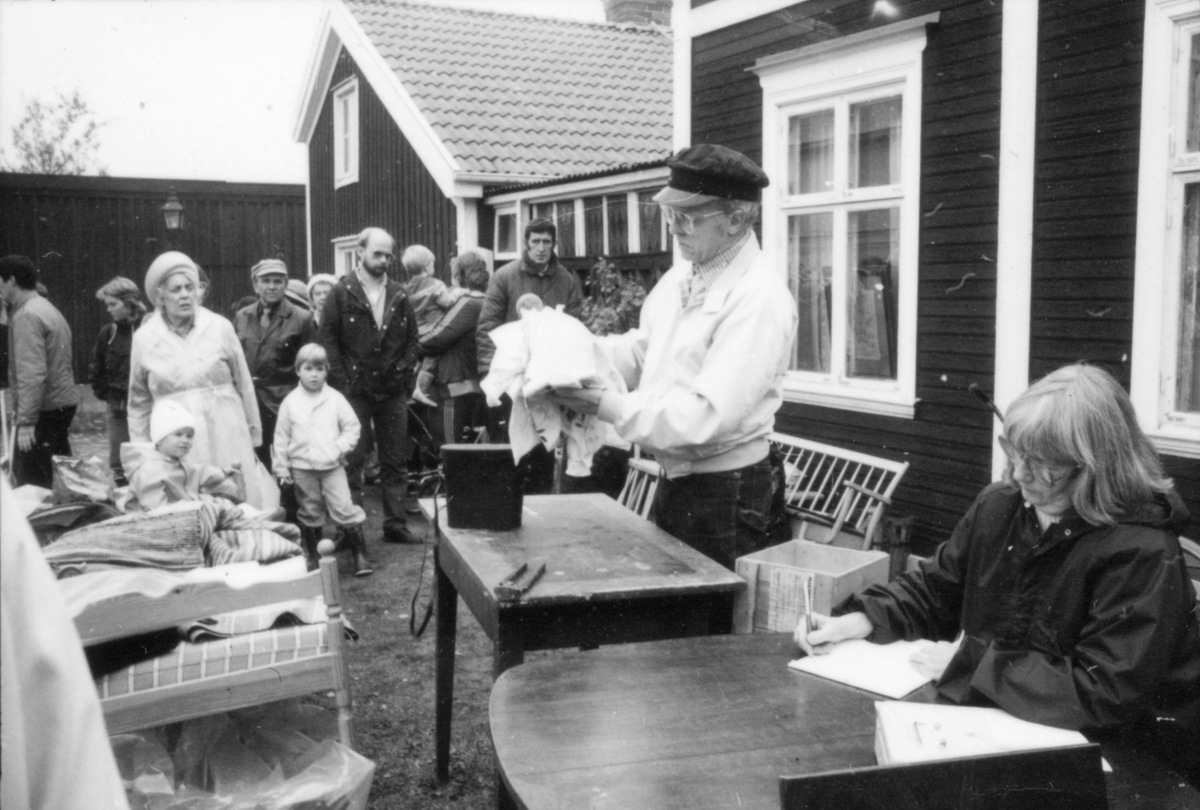 Gävle stad - Söder, ”Gamla Gefle”.
Auktion på ”Snusmajas tomt” i Gävle 23/9 1984, arrangerad av Miljöpartiet i Gävle.
