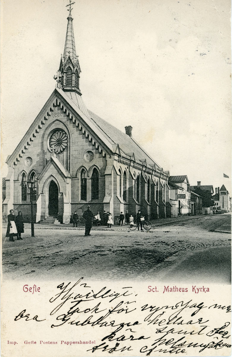 Brevkort adresserat till sjuksköterskan Amanda Palm.
Motiv av Sct. Matheus Kyrka i Gefle. Gefle Postens Pappershandel.
Text på framsidan: "Hjärtligt Tack för vyn. Jag mår bra, gubbarna hellsar samt jag. Kära helsningar från Agnes".