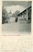 Brevkort adresserat till sjuksköterskan Amanda Palm, 1903. Motiv av Gnarps kyrka och prästgård. Carl Wibergs Bokhandel, Hudiksvall.
Text på framsidan: 