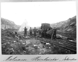 Medföljande text: "Järnvägsbygget på Malmön 1908. (Järnvägen