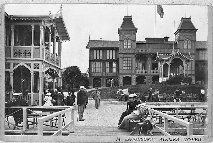 Medföljande text: "Bilder lånade från Vikarvet, Lysekil".
