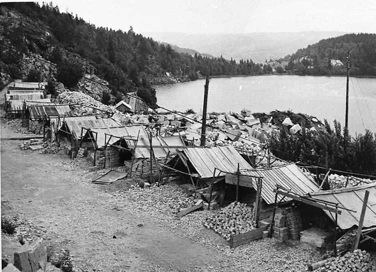 Medföljande text: "Krokstrands stenbrott 1951- Original U.M.".