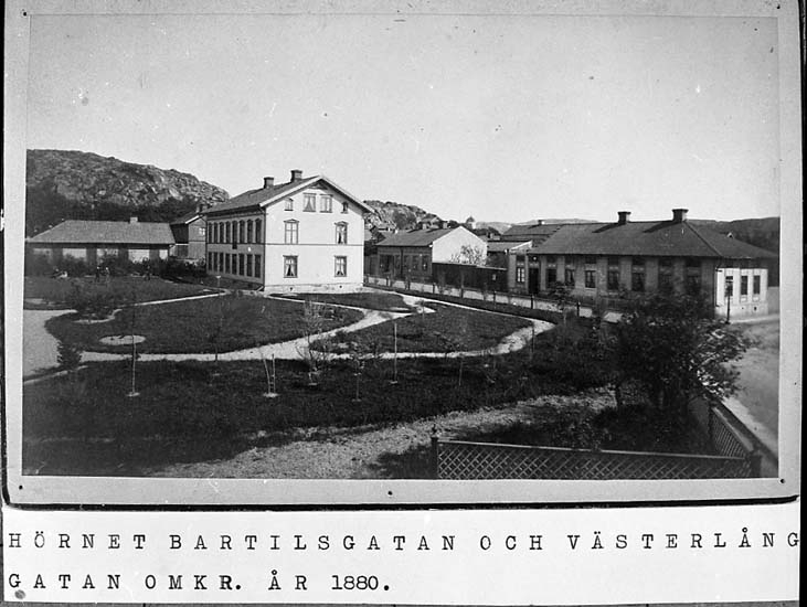 Text på bilden: "Hörnet Bartilsgatan och Västerlånggatan omkr. år 1880".