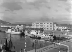 Jernbanestasjonen på Brattøra og Fosenkaia med båter