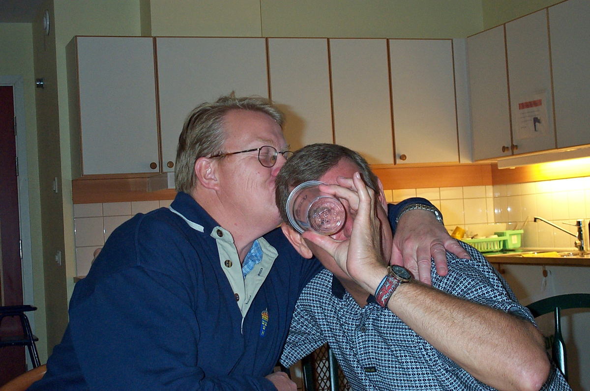 Planeringsmöte för Skaraborgsgruppen i Källviken i september 2001. Östen Kvarnlöf och Bo Söderqvist.